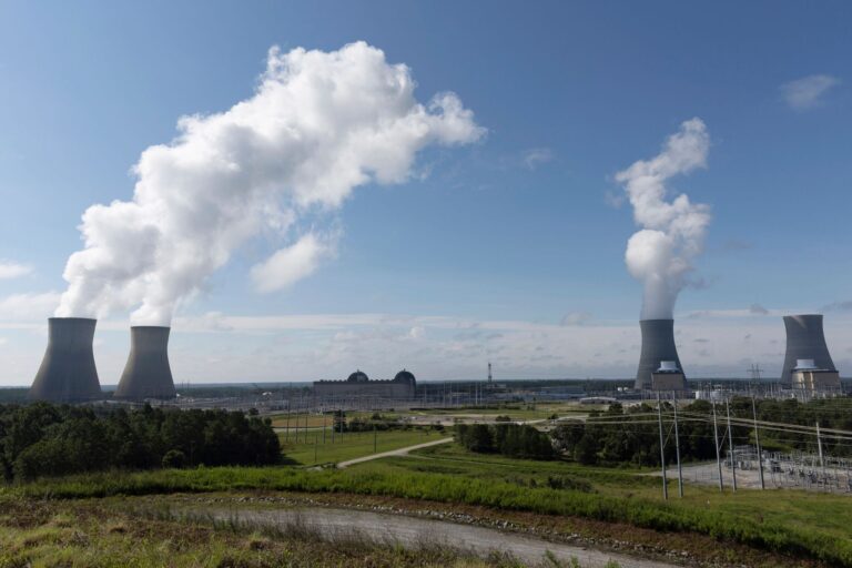 Im US-Bundesstaat Georgia ist der erste komplett neu konstruierte Atomkraftreaktor seit mehr als 30 Jahren ans Netz gegangen. Foto: Arvin Temkar/Atlanta Journal-Constitution/AP/dpa