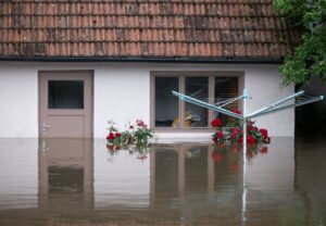 Heftiger Dauerregen hat in Bayern und Baden-Württemberg für Überschwemmungen teils extremen Ausmaßes gesorgt.