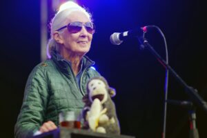 Jane Goodall auf der Greenpeace-Bühne beim Glastonbury Festival in Worthy Farm.