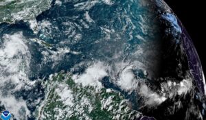 Dieses Satellitenbild der National Oceanic and Atmospheric Administration (NOAA)zeigt den Hurrikan Beryl.