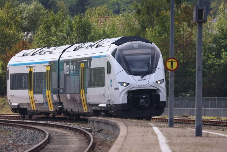 Wasserstoff ist aus Sicht des Berliner Bahntechnik-Experten Hecht die teuerste Lösung und hat einen schlechteren Wirkungsgrad als Diesel. (Archivbild) Foto: Karl-Josef Hildenbrand/dpa