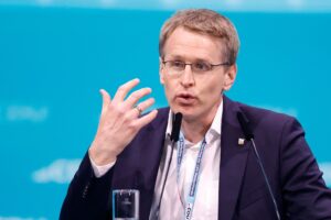 Ministerpräsident Daniel Günther (CDU) hat die Ergebnisse des Bürgerforums «Klima» entgegengenommen.