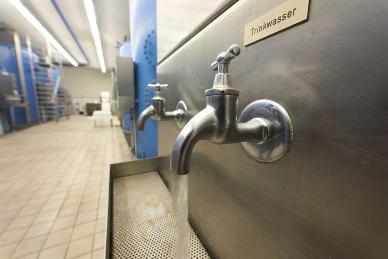 In Notlagen wollen sich die Wasserversorger gegenseitig mit Informationen versorgen. (Symbolbild) Foto: Thomas Frey/dpa