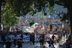 Tausende Menschen machen sich in Hamburg für mehr Klimaschutz stark