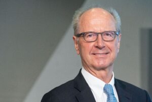 VW-Aufsichtsrat und Porsche-SE-Vorstand Hans Dieter Pötsch will die bisherigen CO2-Ziele der EU ändern. (Archivbild)