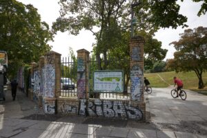 Die Umweltschützer vom BUND sehen die Pläne für ein neues Beleuchtungskonzept und Eingriffe in die Vegetation des Görlitzer Parks skeptisch. (Archivbild)