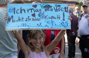 Hunderte haben in Hessen an Demonstrationen der Gruppe «Fridays For Future» teilgenommen.