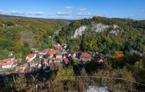 In der Karstlandschaft sollen junge Menschen wichtige Kompetenzen rund um den Natur- und Artenschutz lernen.