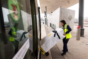 Postpakete werden ein- bis zweimal pro Tag in einer regulären Straßenbahn vom nördlichen Stadtrand Starßburgs ins Zentrum gebracht.