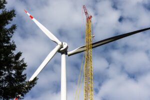 Neue Windkraftanlage am Schauinsland im Schwarzwald