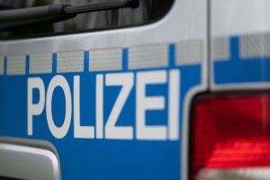 Zu einem besonderen Einsatz rücken Polizisten am Samstagabend aus. (Symbolbild)