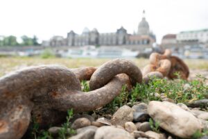 Die Stadt erlaubt die Wasserentnahme aus Flüssen in Dresden wieder - im trockenen Sommer war das verboten. (Archivbild)