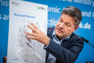 Die Bundesnetzagentur hat grünes Licht für den Plan von Minister Habeck zum Bau wichtiger Wasserstoff-Leitungen in Deutschland gegeben (Archivbild).