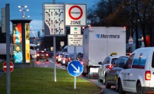 Die Umweltzone soll für bessere Luft in München sorgen (Archivbild)