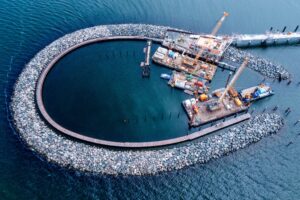 Die Arbeiten sind abgeschlossen - der Inselhafen vor Prerow an der Ostsee wird am 16. Oktober eröffnet. (Archivbild)