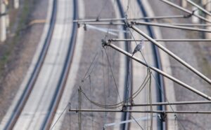 Noch mehr Oberleitungen für strombetriebenes Bahnfahren wird es künftig in Unterfranken geben.