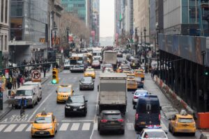 Autos ohne Ende - in Manhattan bislang Alltag. (Archivbild)