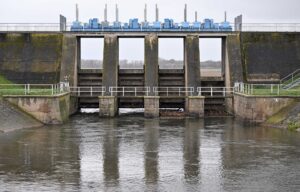 Die Hochwasserschutzanlage in Straußfurt wird umfassend in die Kur genommen. (Archivbild)