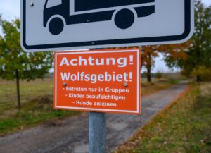 Es gehe nicht darum, den Menschen mit den Schildern den Besuch in der Natur zu vermiesen, sagte der Wolfsbeauftragte des Amts Seelow-Land, Robert Schulz.