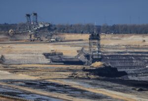 Im Braunkohle-Tagebau Garzweiler soll illegal schadstoffbelasteter Bodenaushub verklappt worden sein.