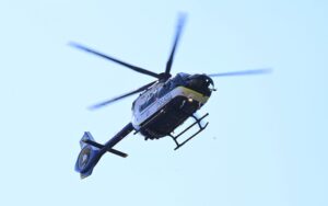 Die Polizei machte sich wegen vermeintlicher Hilfeschreie auch mit einem Hubschrauber auf die Suche. (Symbolbild)