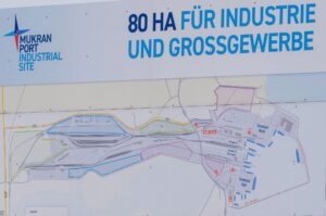 In Mukran will die finnische Firma Outokumpu Biokohlenstoff für die Edelstahl-Produktion herstellen.