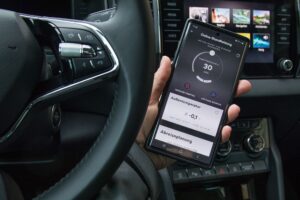 Einfach das Auto per Smartphone vorheizen? Kein Problem mit einer modernen Standheizung - die kann nachgerüstet werden.