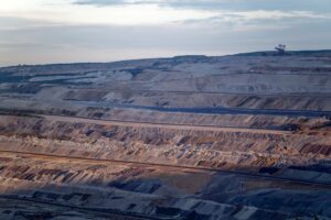 Im Streit um eine aufgelöste Mahnwache nahe dem Tagebau Hambach sind Umweltaktivisten vor Gericht gezogen - mit Erfolg.