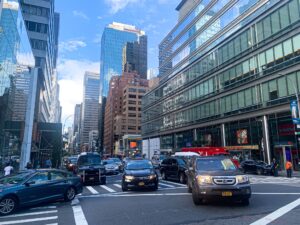 Autos ohne Ende - in Manhattan bislang Alltag. (Archivbild)