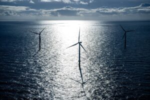 Mit nicht verbrauchtem Windstrom soll künftig auf der Nordsee Wasserstoff hergestellt werden. (Archivbild)