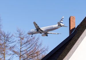 Laut Behörde gab es in Hamburg zuletzt weniger Beschwerden über Fluglärm. (Symbolbild)