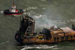 Rauch auf dem Frachtschiff «Solong».