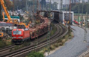 Die IHK im Rheinland fordern von der Bundesregierung eine Korrektur der Verkehrsprognosen. (Symbolbild)