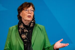 Bis zum Sommer will Innenministerin Sabine Sütterlin-Waack (CDU) erste Regionalpläne zum Ausbau der Windkraft vorlegen. (Archivbild)