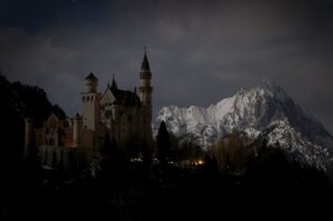 Auch das Schloss Neuschwanstein soll zur «Earth Hour» höchstens noch vom Mondlicht erhellt werden. (Archivbild)