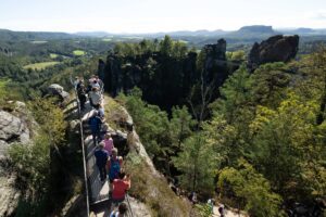 Der Nationalpark Sächsische Schweiz zählt jedes Jahr mehr als drei Millionen Besucherinnen und Besucher. (Archivbild)