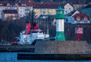 Im Stadthafen von Sassnitz ist von einem Schiff Dieselöl ins Wasser gelangt. (Archivfoto)