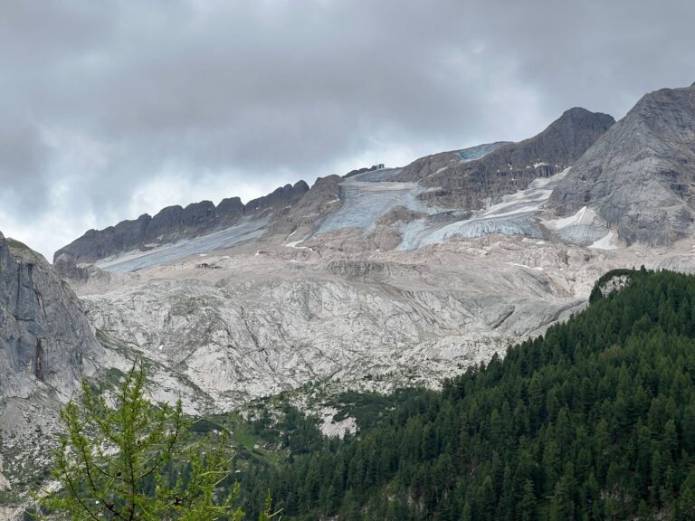 Für die Gletscher in den Dolomiten gibt es nach einer neuen Studie keine Rettung mehr. (Foto: Archiv) Foto: Manuel Schwarz/dpa