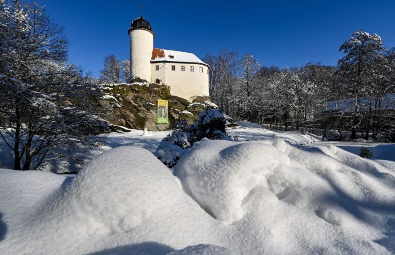 Die Burg Rabenstein liegt am westlichen Stadtrand von Chemnitz. (Archivbild) Foto: Hendrik Schmidt/dpa-Zentralbild/ZB