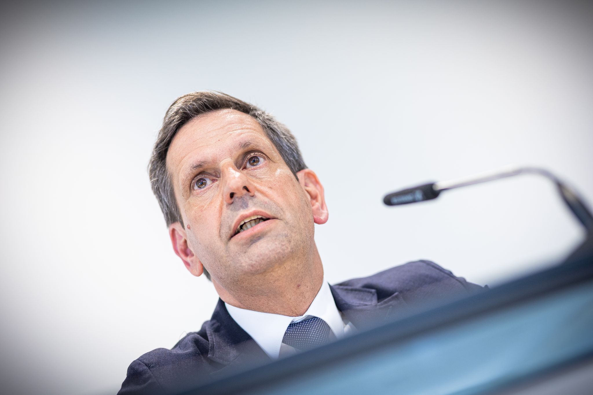 Lies fordert bezahlbare E-Autos