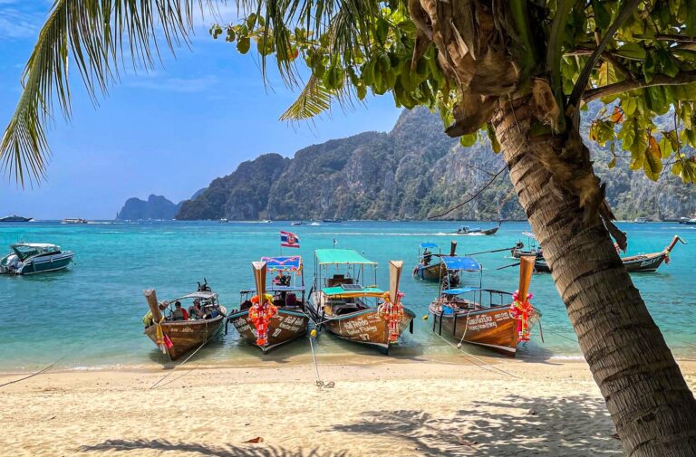 Rückkehr ins Paradies: Beliebte Tauchplätze rund um Ko Phi Phi öffnen wieder. Foto: Nadja Aumiller/dpa-tmn