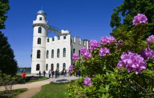 Das Schloss auf der Pfaueninsel wurde 1794 bis 1795 als ländlicher Rückzugsort für König Friedrich Wilhelm II. (1786-1797) errichtet.