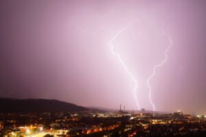 Im Südwesten schlug im vergangenen Jahr mehr als 20.000 Mal der Blitz ein. (Archivbild)