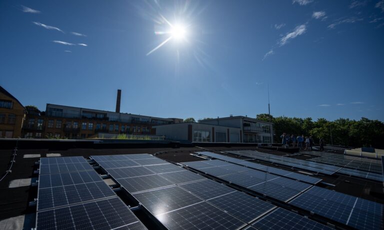 Berlin setzt die Förderung des Solarausbaus fort. (Archivbild)  Foto: Monika Skolimowska/dpa