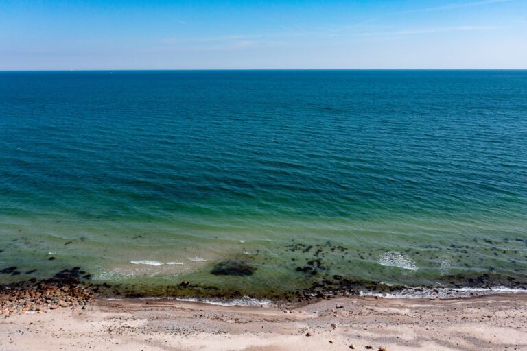 Auch in der Ostsee lagert noch reichlich Munition aus dem Zweiten Weltkrieg. (Symbolbild) Foto: Axel Heimken/dpa