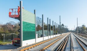 Die Bahn muss beim Lärmschutzausbau entlang der Bestandsstrecke mehr Tempo machen. (Archivbild)