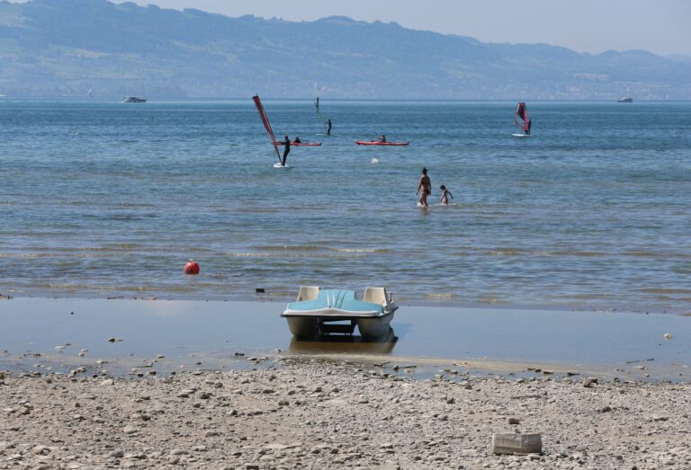 Der Bodensee füllt sich nur langsam wieder. Foto: Karl-Josef Hildenbrand/dpa