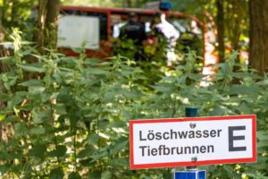 Einsatzkräfte brauchen im Fall eines Waldbrandes schnelle Orientierung über ein Gebiet: erneuerte Karten sollen helfen. (Archivbild)