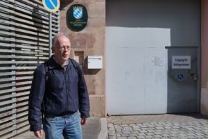 Der Jesuitenpater Jörg Alt stand wegen Klimaprotesten bereits mehrmals vor Gericht. (Archivbild)