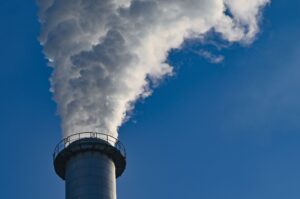 Klimaschädliche CO2-Abgase der Industrie sollen nach der Vorstellung von Union und SPD künftig teils auch unterirdisch gelagert werden können. (Symbolbild)